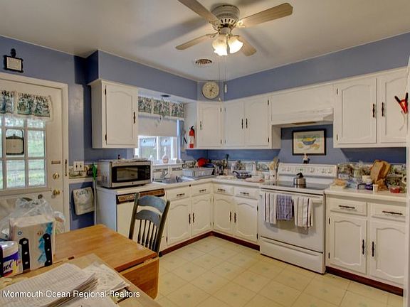 3rd image of 32A Franklin Ln