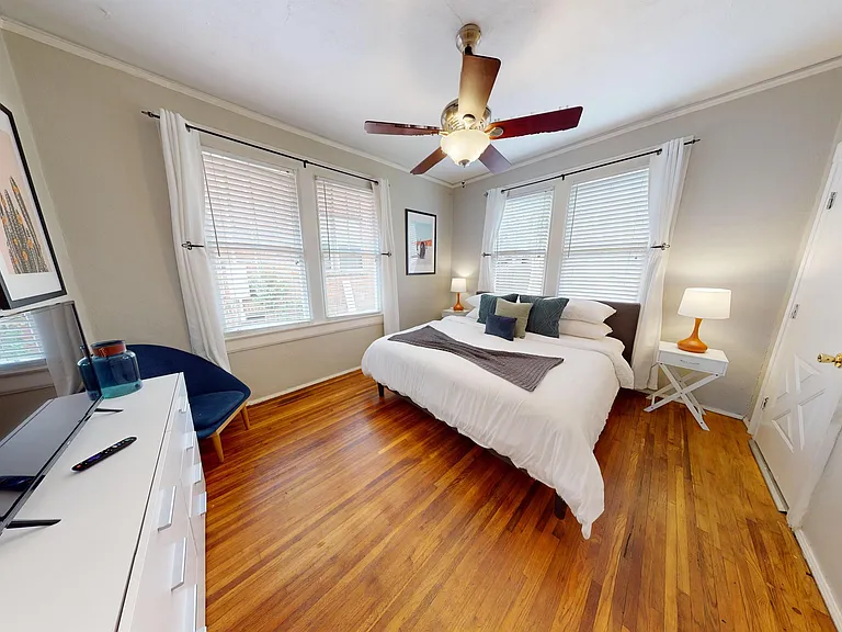 1827 Capitol Ave — Photo 15