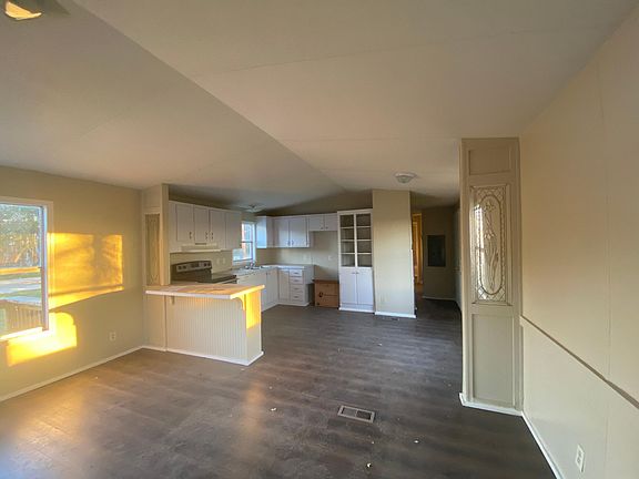 3rd image of 115 Walts Ln