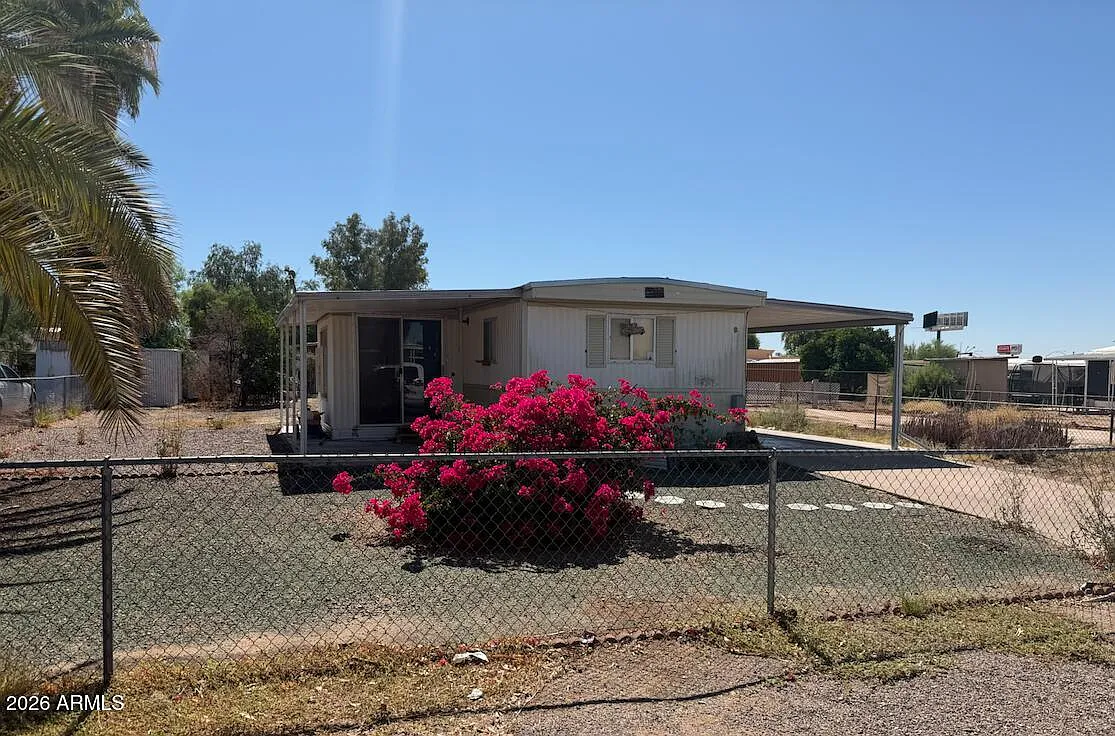 3 bed, 1.5 bath, 924 sqft, $1,400 — Photo 1