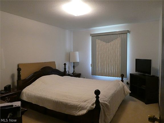 4th image of 273-275-277 Elizabeth Dr