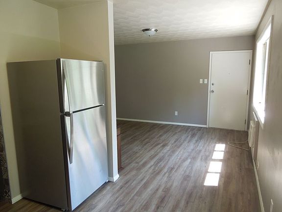 3rd image of 3227 Washington Pike APT 8