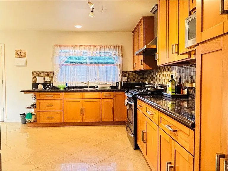 10715 Daines Dr — Photo 8