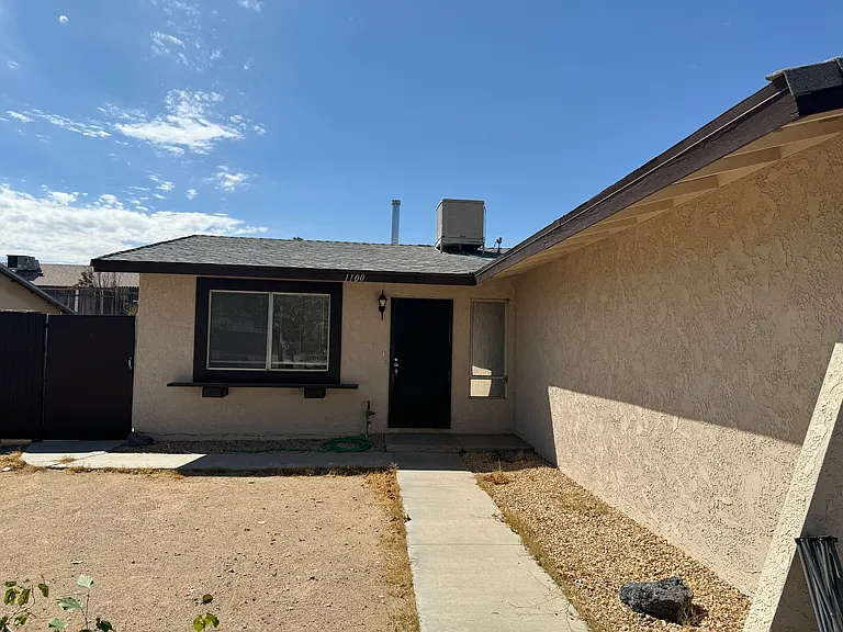 1100 Bryce Ln — Photo 2
