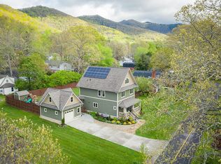 6 Hamlet St, Black Mountain, NC 28711