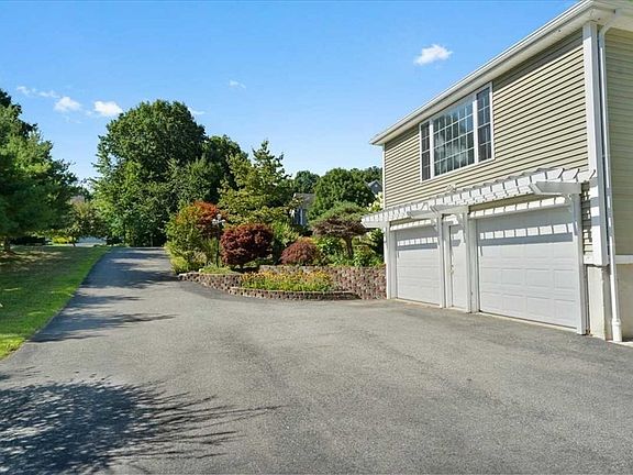 5th image of 89 Boulder Hill Rd