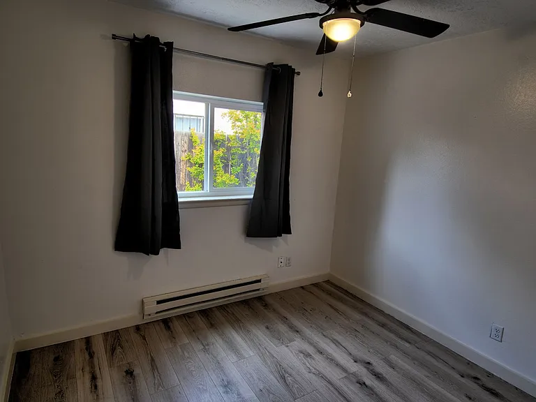 521 Nathan St SE — Photo 6
