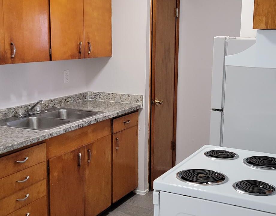 1st image of 102-122 S 38th St