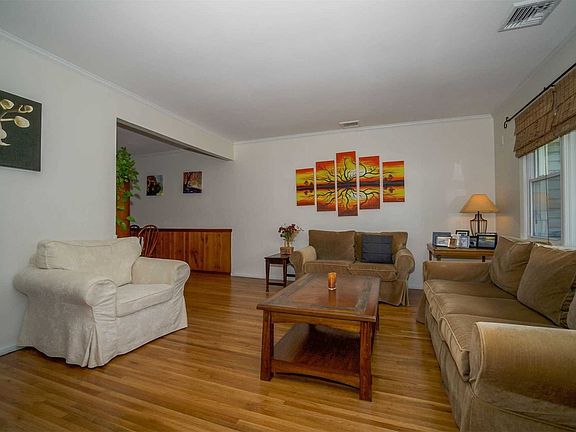 5th image of 3878 Franklin Ave