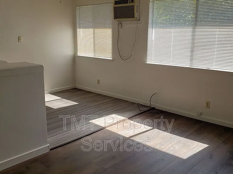 2743 2nd Ave #6 — Photo 10