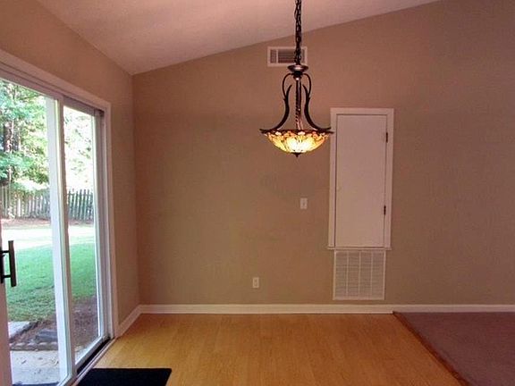 5th image of 167 Riverchase Dr