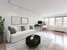 155 E 34th St