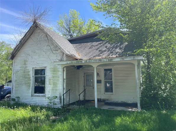 210 E McPike St, Vandalia, MO 63382