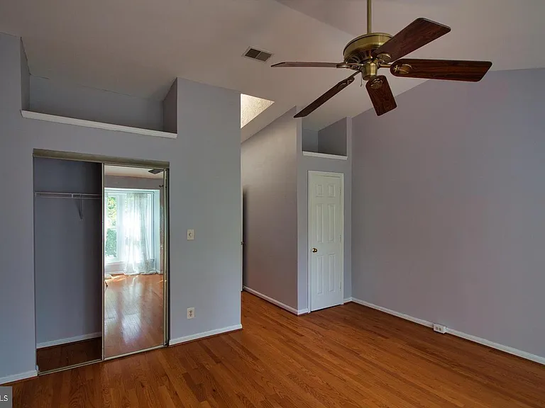 5901 Saint Giles Way — Photo 10