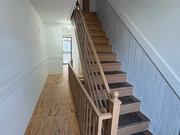 632 S East St, Holyoke, MA 01040