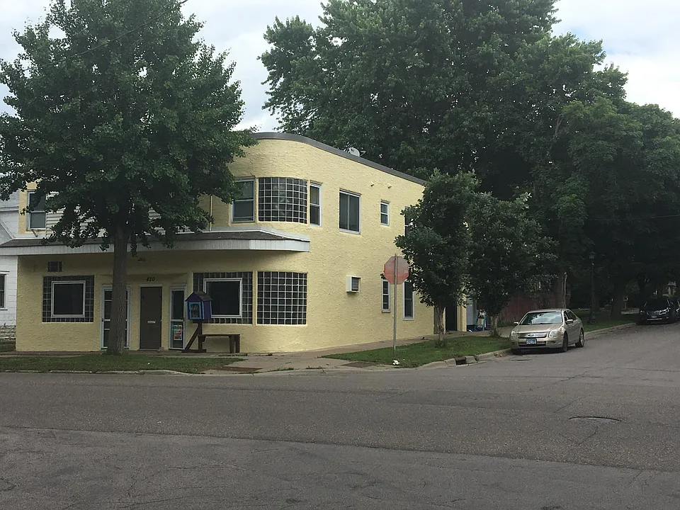 420 Hamline Ave S #4
