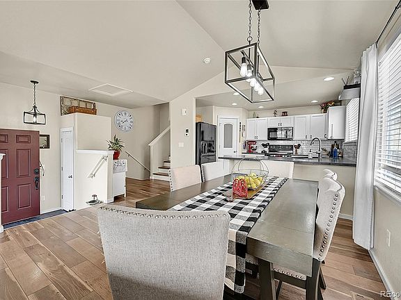 4th image of 2927 Avocado Avenue