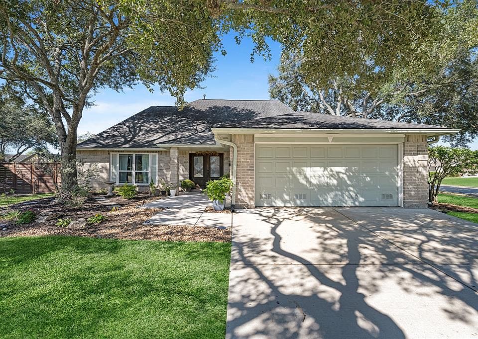 1st image of 802 Thornwood Court