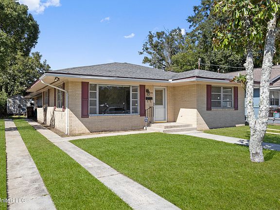 2nd image of 1058 Park Ct N
