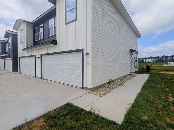2nd image of 3501 NW Renfro St #204