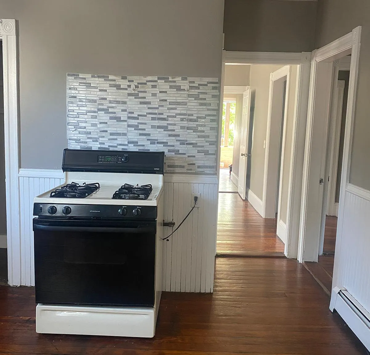 3 bed, 1301 sqft, $2,200 — Photo 4