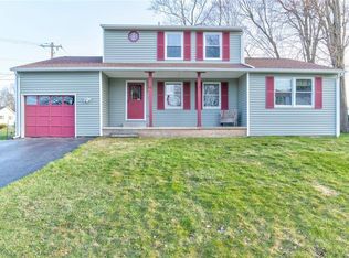 101 Roundmill Ln, Minoa, NY 13116