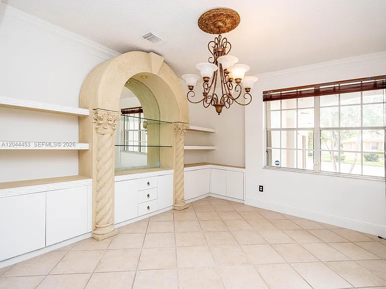 351 SW 184th Ter — Photo 13