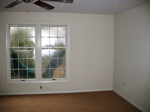 3rd image of 691 Oakhurst Ct