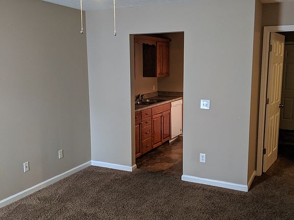 3rd image of 145 College St APT D