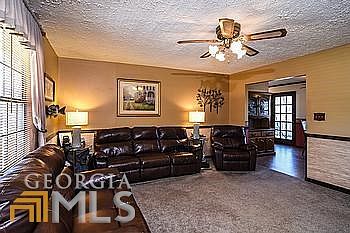 3rd image of 30 Oak Grove Ln