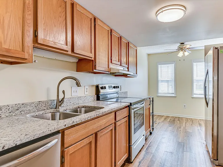 407 Folkstone Cir — Photo 15