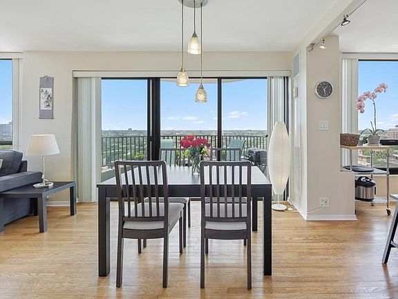 3rd image of 2020 N Lincoln Park W APT 15