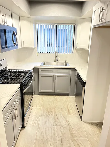 520 W Elk Ave #201 Photo 1