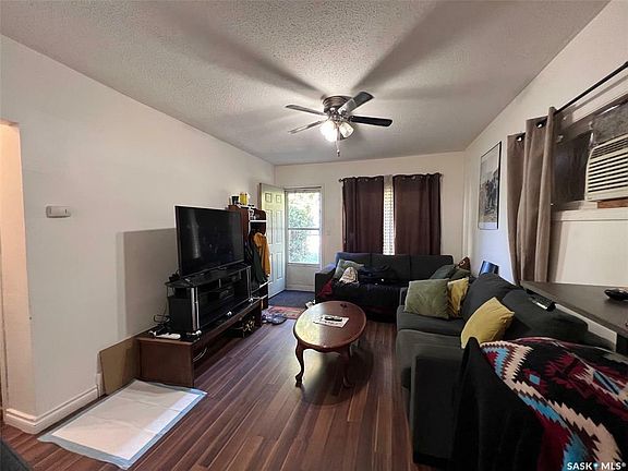 3rd image of 811 109th St