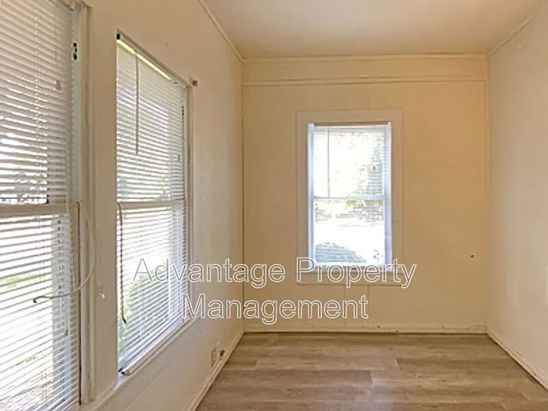 240 NW 9th St #1 — Photo 12