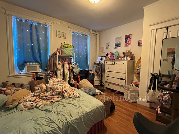 4th image of 10 Orkney Rd APT 3