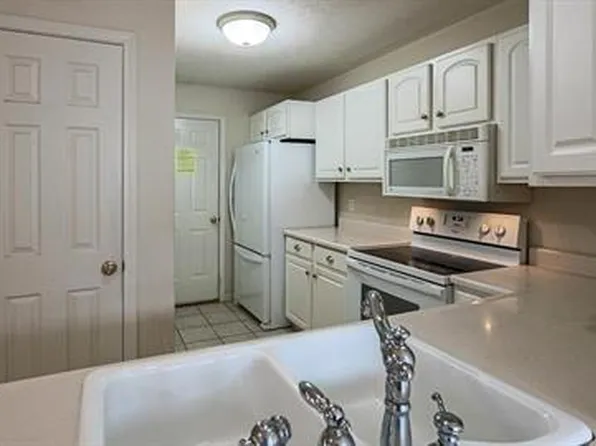 2623 E Oaklawn Ct, Bloomington, IN 47401