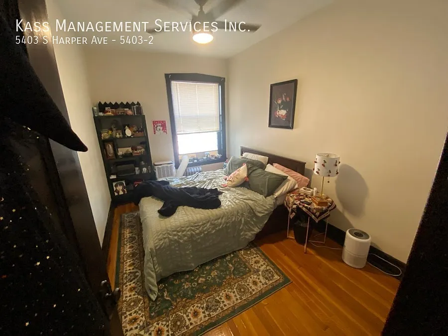 Spacious 3 Bed in Hyde Park, Steps to University of Chicago! — Photo 3