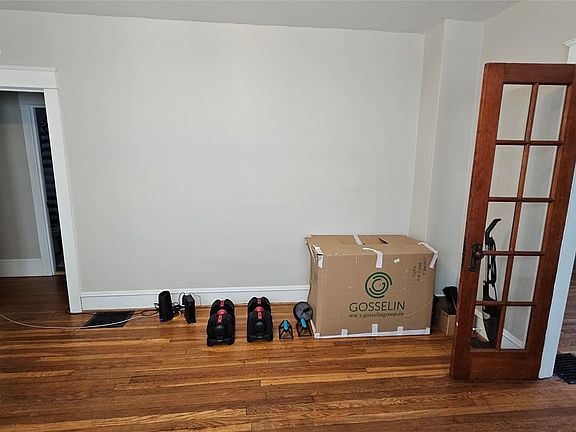 5th image of 715 W 21st St