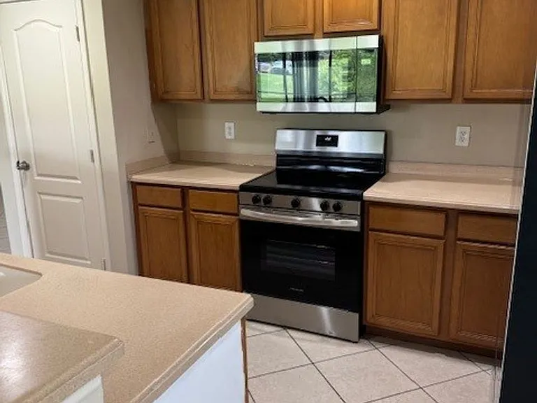 1017 NW 24th Ave — Photo 10