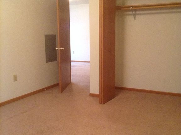 3rd image of 940 Jefferson St APT 6
