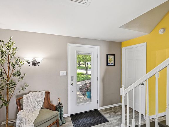 4th image of 2000 Maple Ln