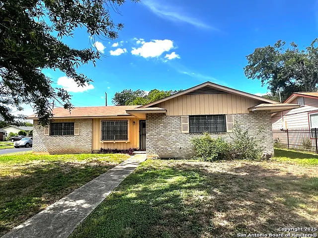 4 bed, 2.0 bath, 1375 sqft, $1,900 — Photo 1
