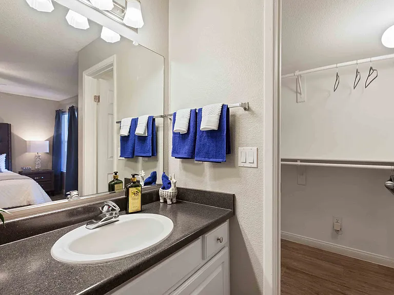 Renaissance Villas Apartment Homes — Photo 9