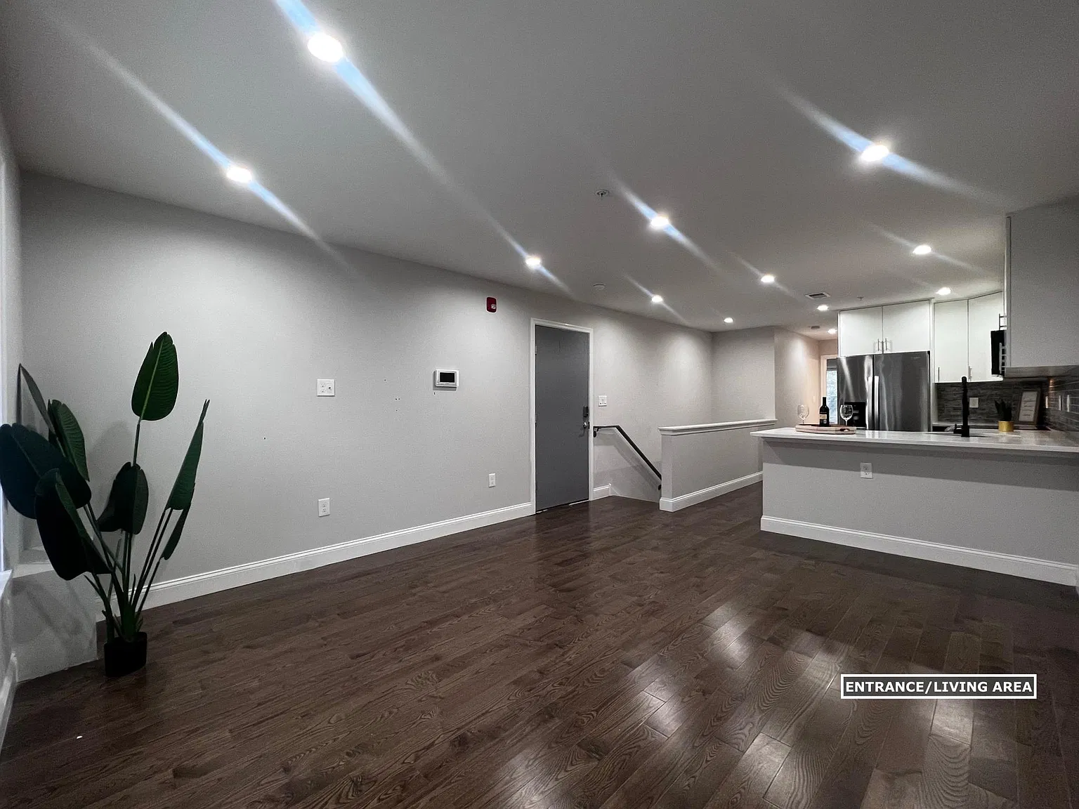 3 bed, 1400 sqft, $2,650 — Photo 4