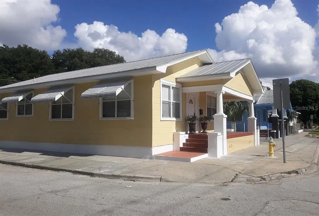 3 bed, 2.0 bath, 1671 sqft, $2,350 — Photo 2