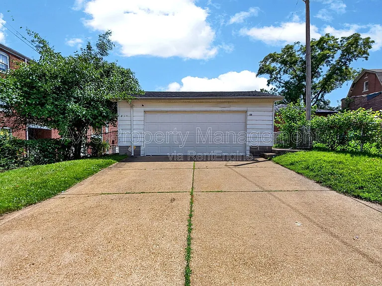 905 Russell Blvd — Photo 8