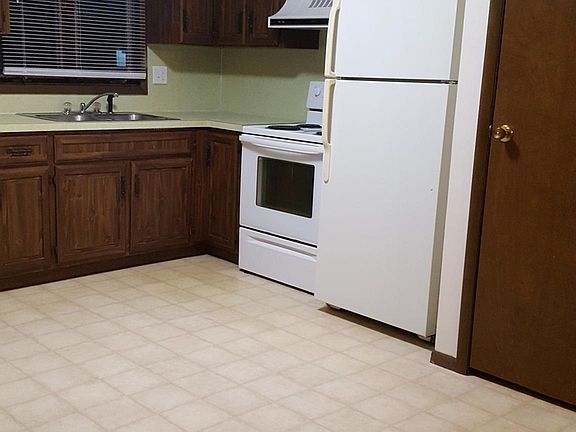 5th image of 403 4th Dr NW