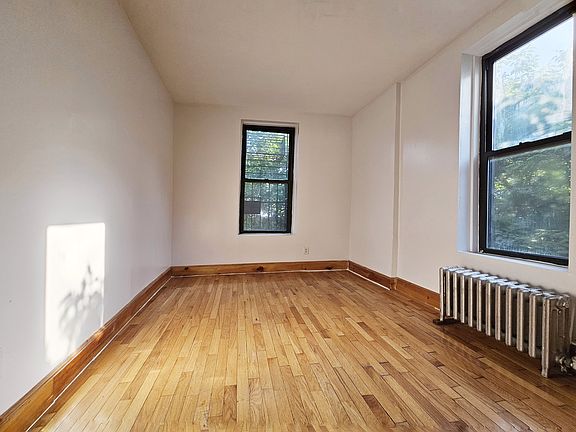 3rd image of 796 Park Pl #11