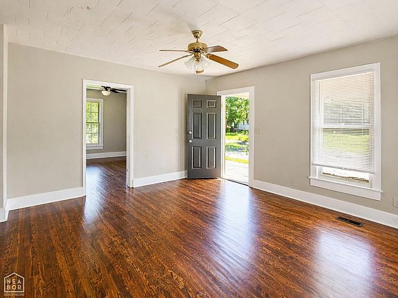 2nd image of 1306 Aggie Rd